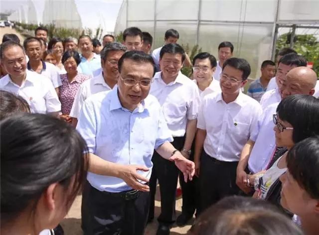 李克強(qiáng)總理冒酷暑考察陜西羊乳產(chǎn)業(yè)鏈，精準(zhǔn)扶貧項(xiàng)目